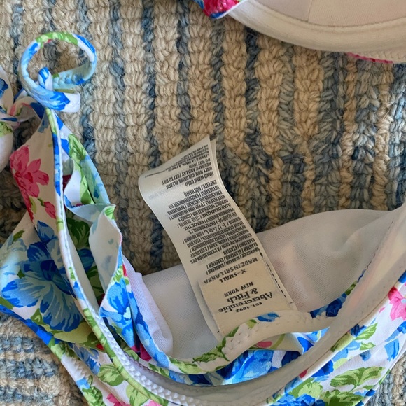 Floral string push up bikini from Abercrombie - Picture 5 of 5